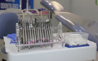 Jak odróżnić zęby mleczne od stałych