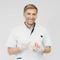 Dobry protetyk Warszawa – jak wybrać najlepszego specjalistę?